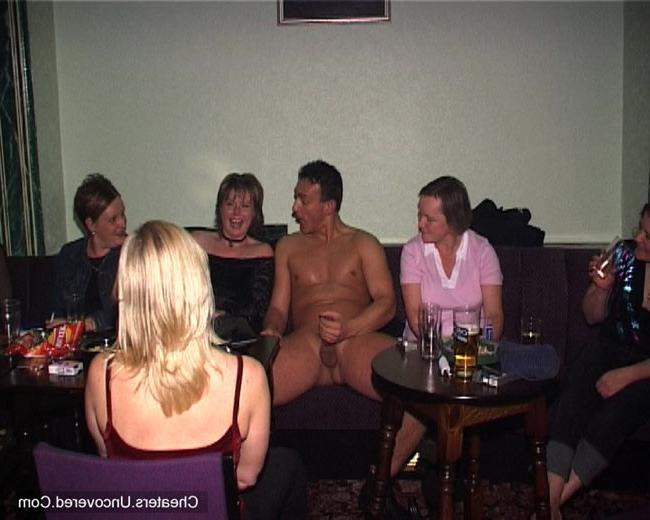 16P Ordinary ladies go wild for male strippers