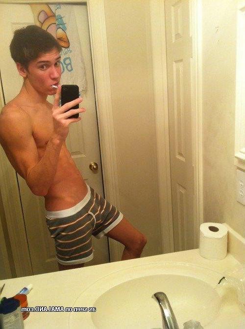 10P Nice gallery of skinny self-shooting emo twinks