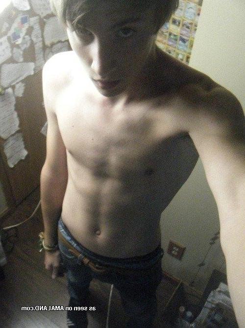 10P Nice gallery of skinny self-shooting emo twinks
