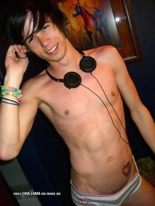 10P Nice gallery of skinny self-shooting emo twinks