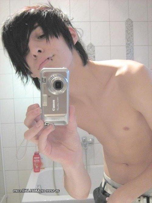 10P Nice gallery of skinny self-shooting emo twinks