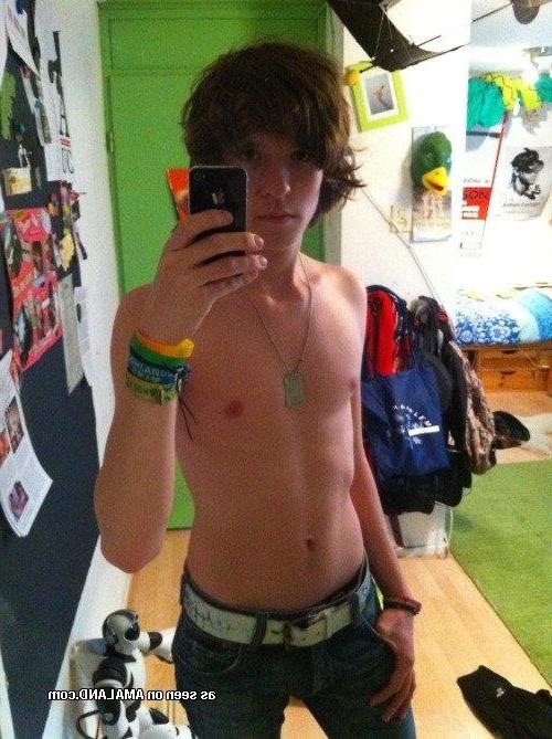 10P Nice gallery of skinny self-shooting emo twinks