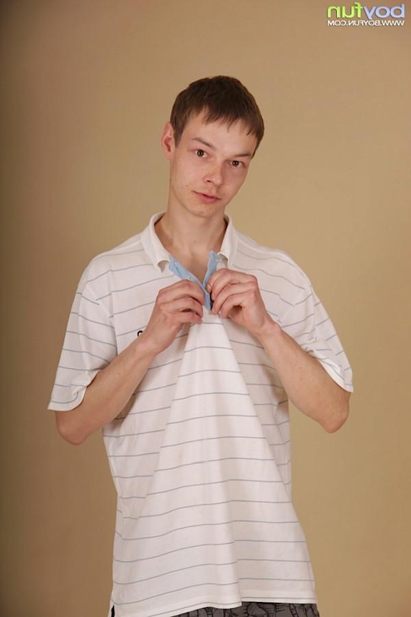 15P Gorgeous Tommy Jax stroking his firm uncut cock!