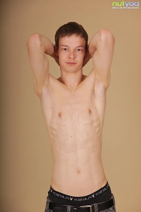 15P Gorgeous Tommy Jax stroking his firm uncut cock!