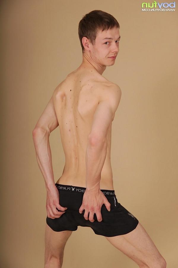 15P Gorgeous Tommy Jax stroking his firm uncut cock!