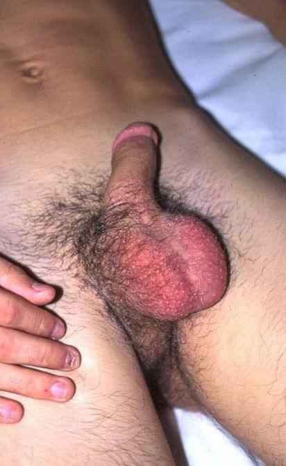 20P Dark haired big cock lad stripping and showing his nice ass