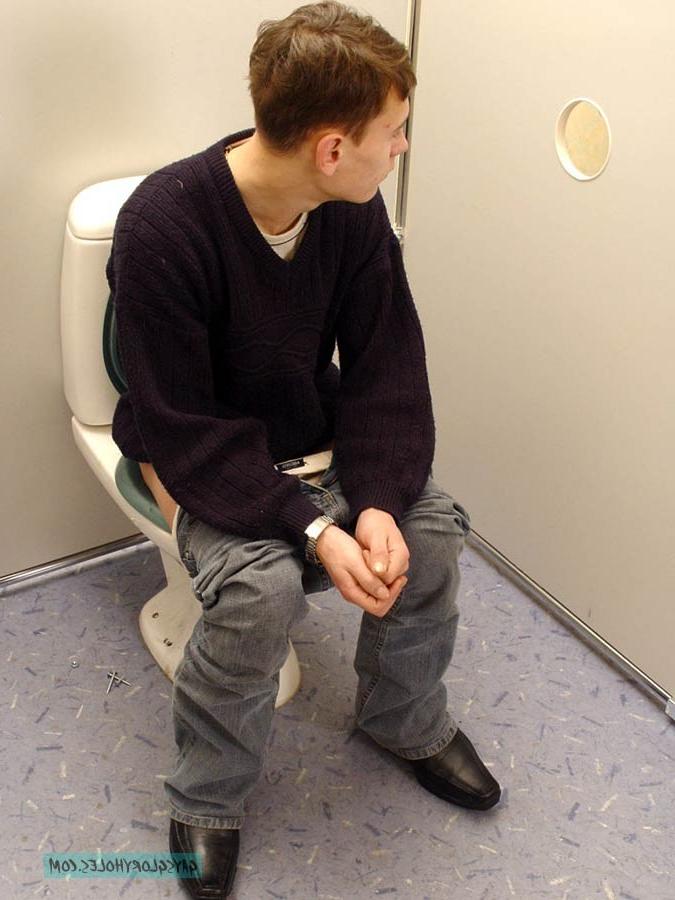 15P Anal hardcore in toilet