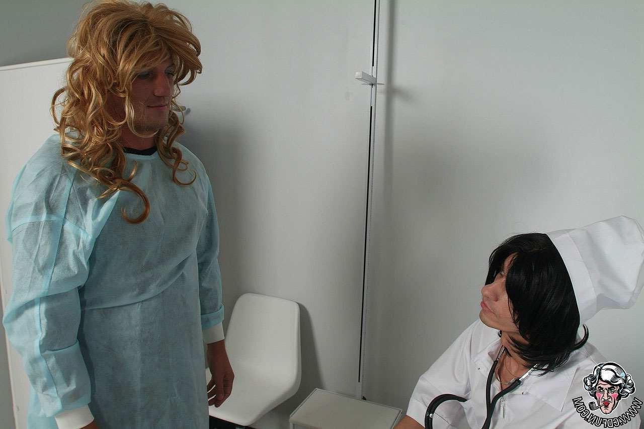 15P Two cross dressers fucking