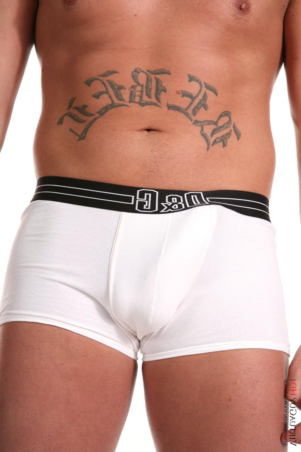15P Guy stripping naked and showing tattoos on the body