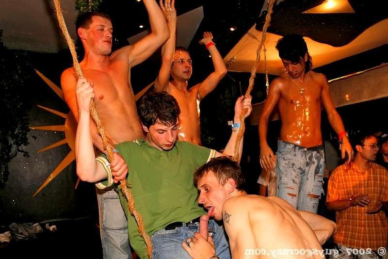 20P During spring break college guys fuck like rabbits