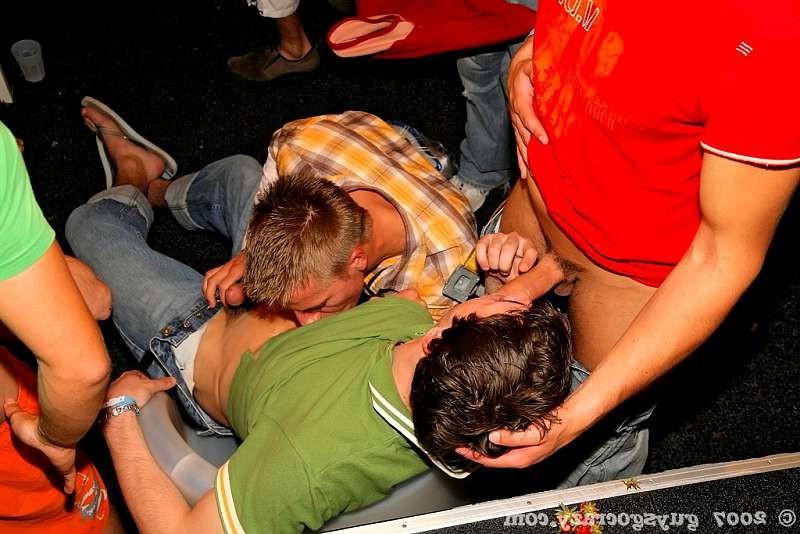 20P During spring break college guys fuck like rabbits