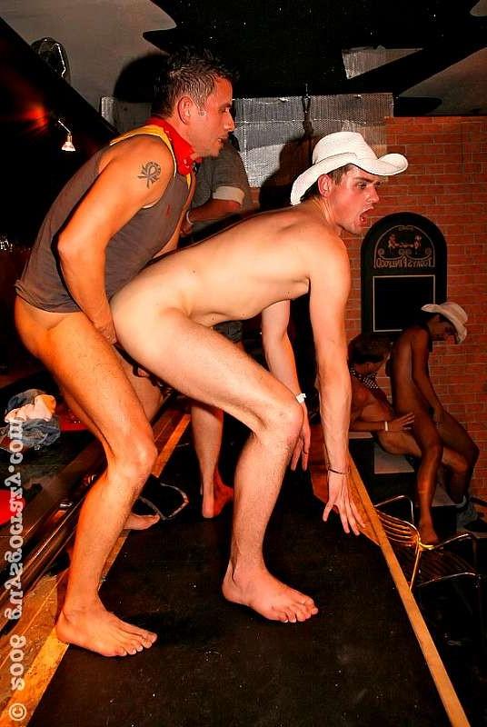 20P Cowboy gives stranger oral pleasure at a local pub