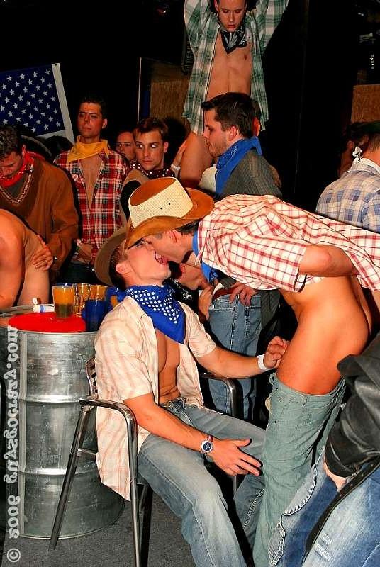 20P Cowboy gives stranger oral pleasure at a local pub