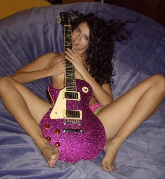 16P Photos of a girl naked in my room