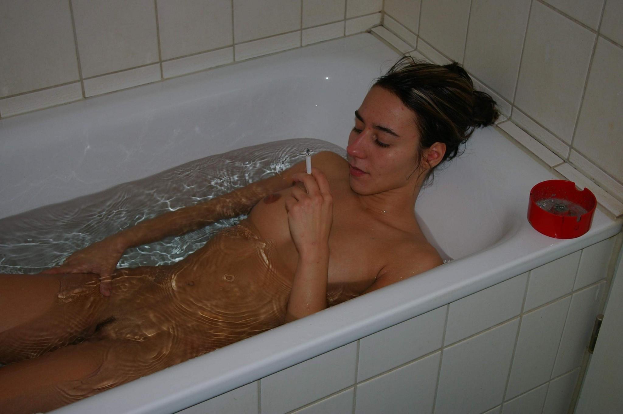 16P Pictures of a pretty babe posing in her room