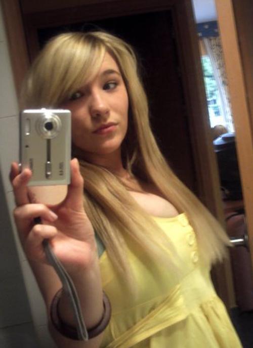 15P Big-boob blonde posing