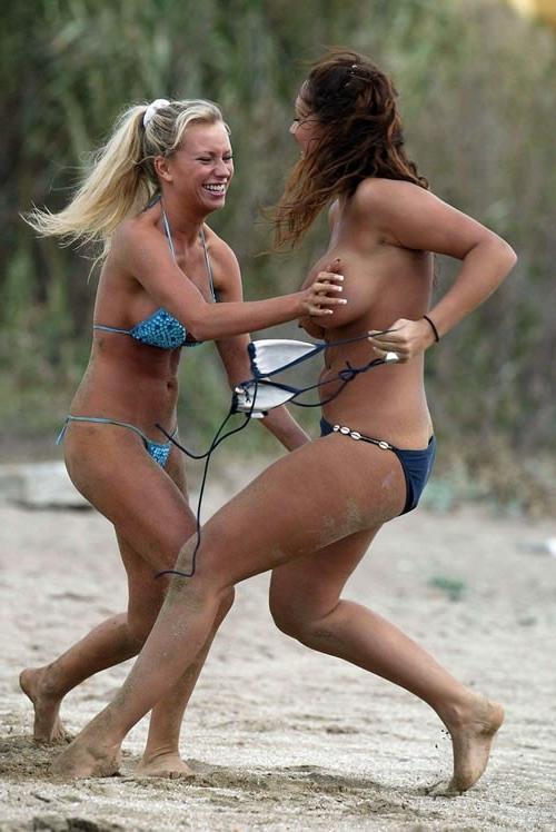 16P Pictures of a pretty teen posing naked