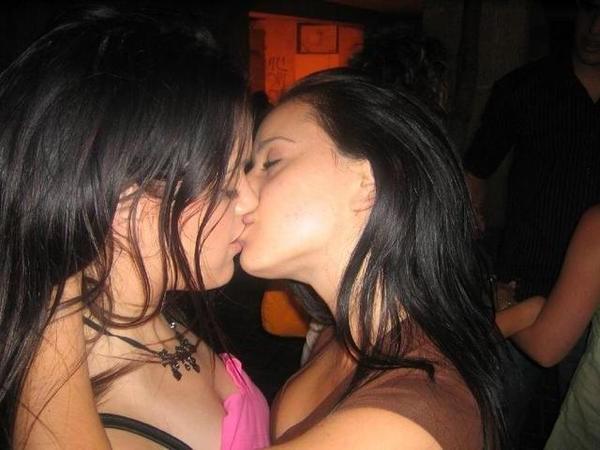 16P Asian hooker Mai Ling in action