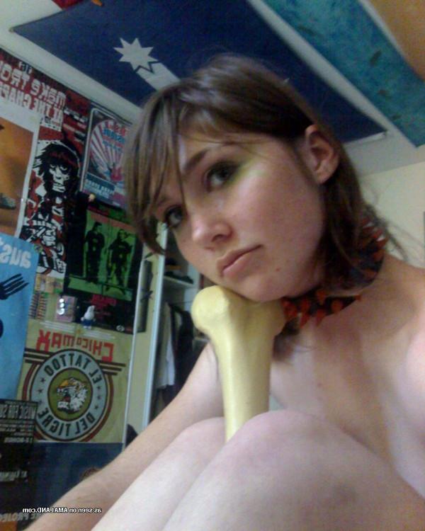 15P Pictures of lovely Maria posing and playing with her cam