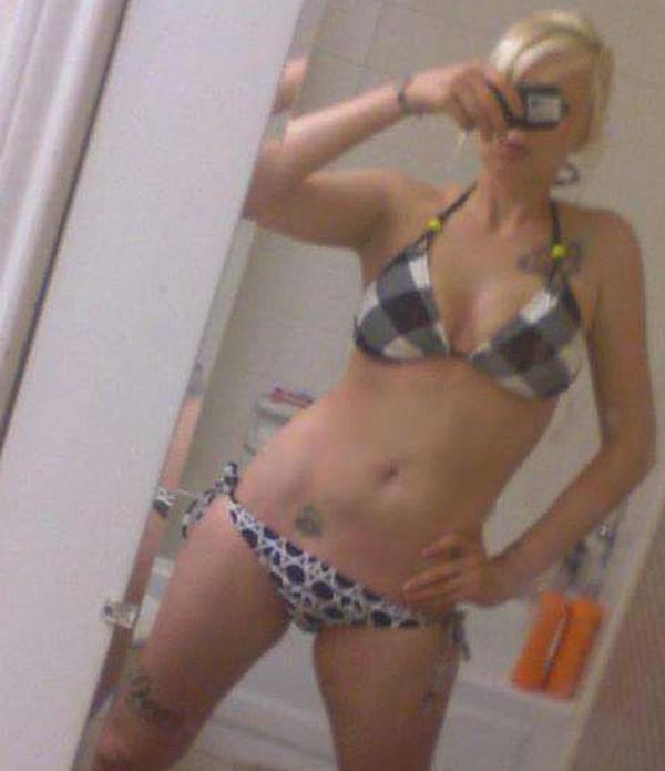 15P Pictures of lovely Maria posing and playing with her cam