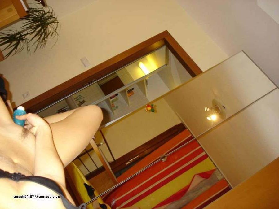 16P Nice pictures of a horny amateur babe fucking her cunt with a dildo