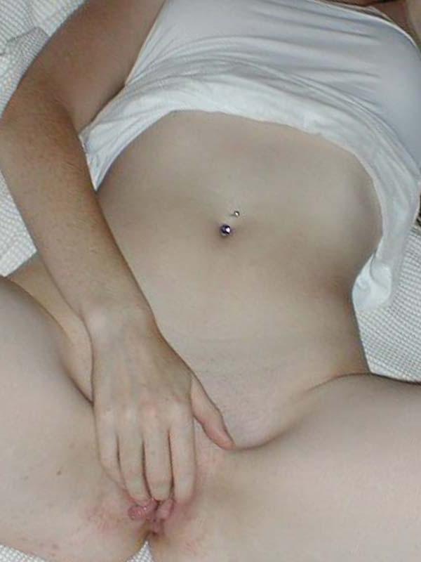 16P Nice picture collection of amateur horny babes pleasing their horny selves