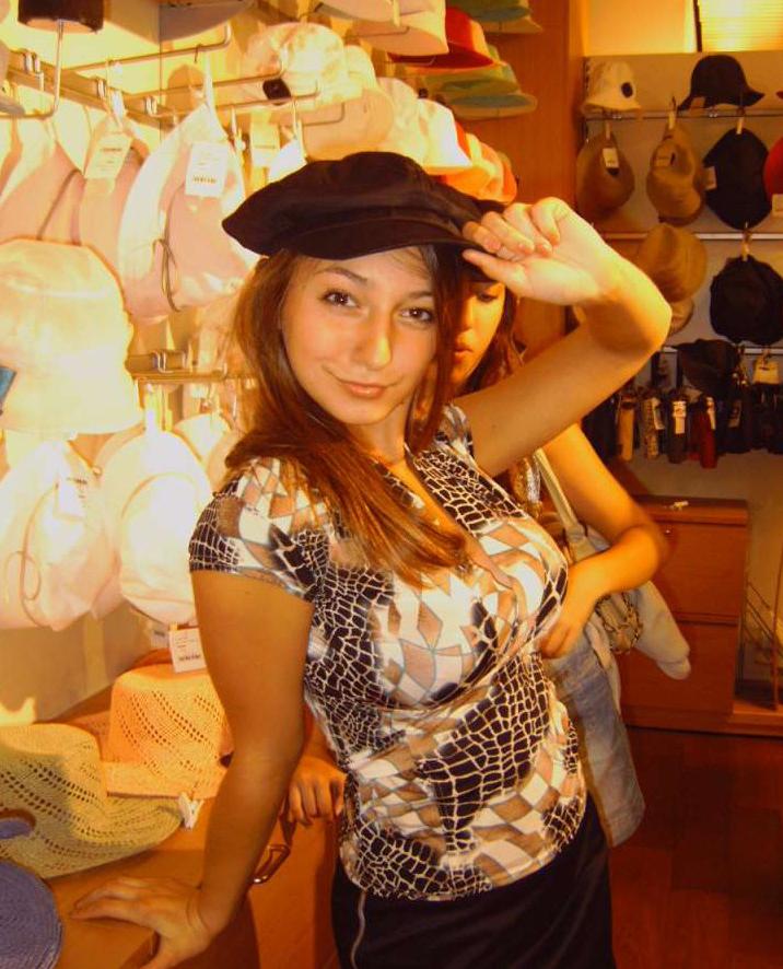 15P Big-boob blonde posing