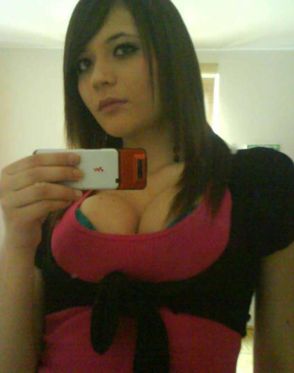15P Big-boob blonde posing