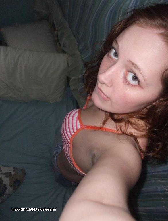 15P Picture gallery of topless chicks self-shooting