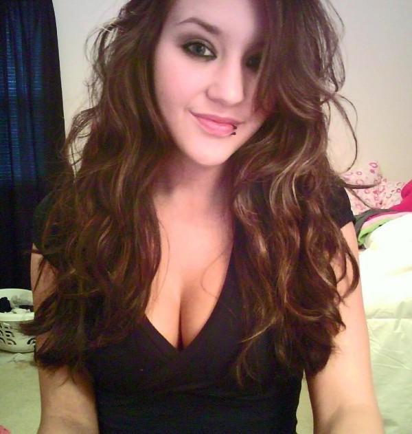 15P Big-boob blonde posing