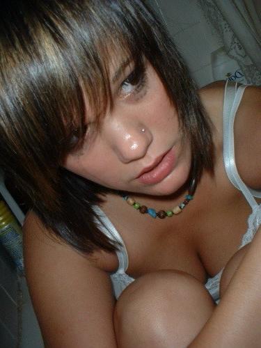 15P Big-boob blonde posing