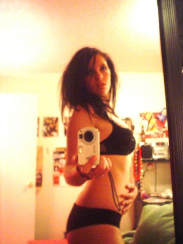 15P Big-boob blonde posing