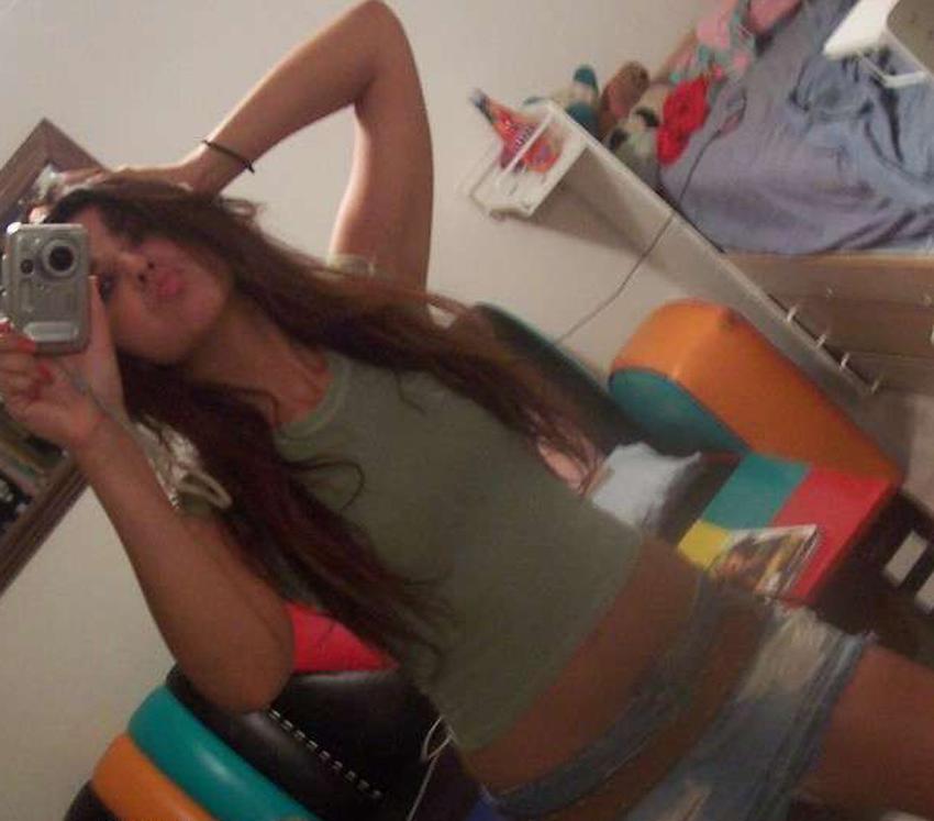15P Pictures of naughty camwhoring cuties