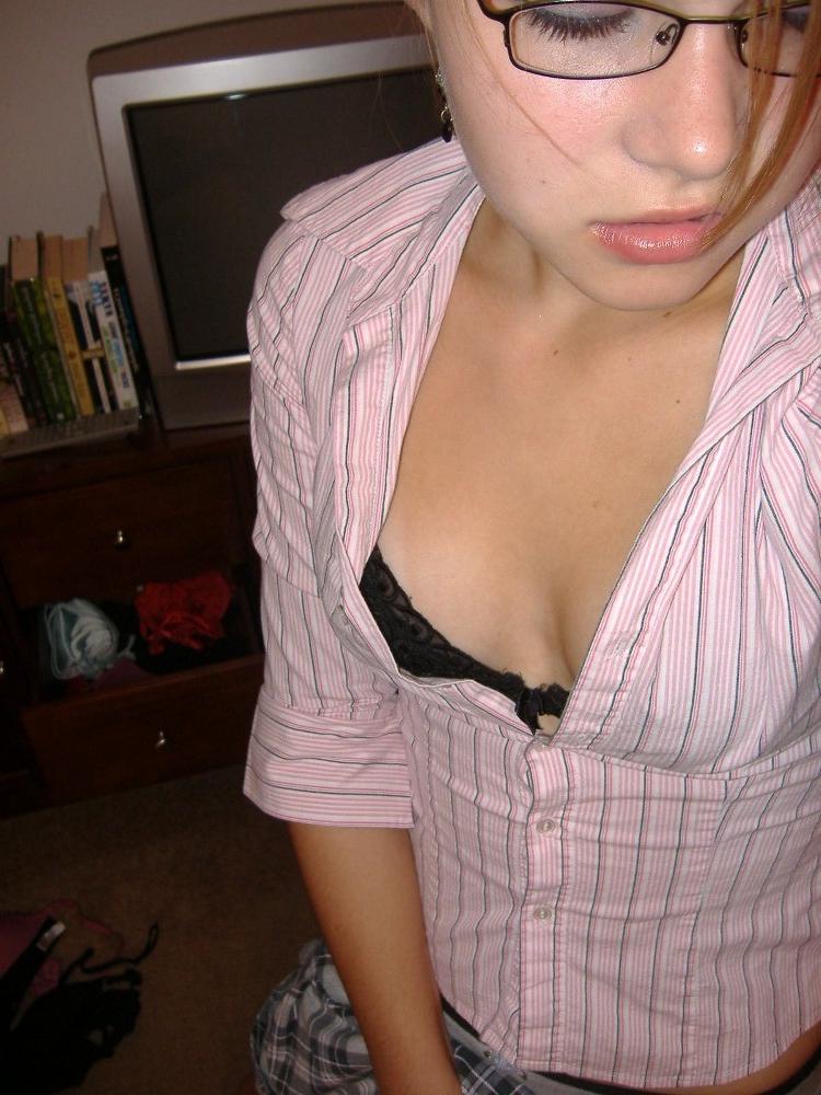 15P Various bikini babes