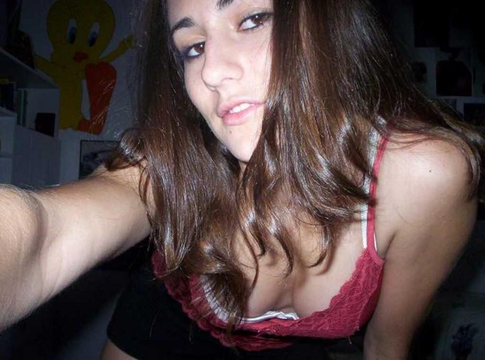 16P Cock-hungry sluts eating cum