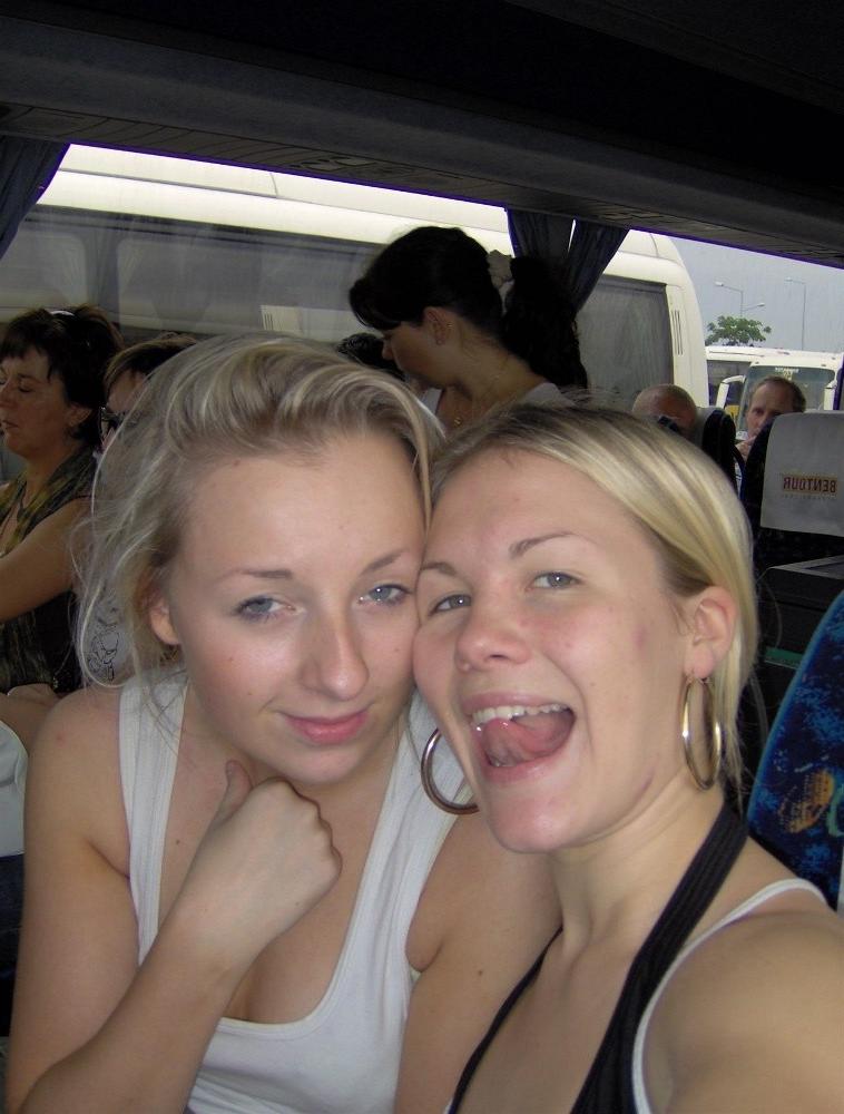16P Gorgeous webcam babes posing online