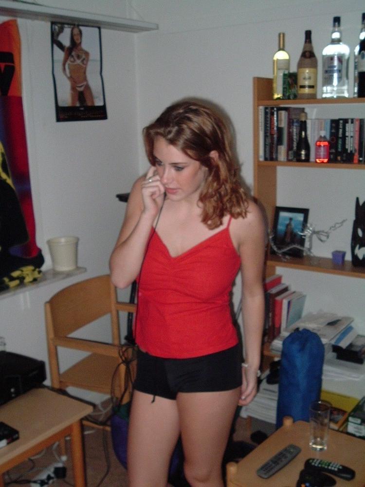 16P Beautiful redhead posing