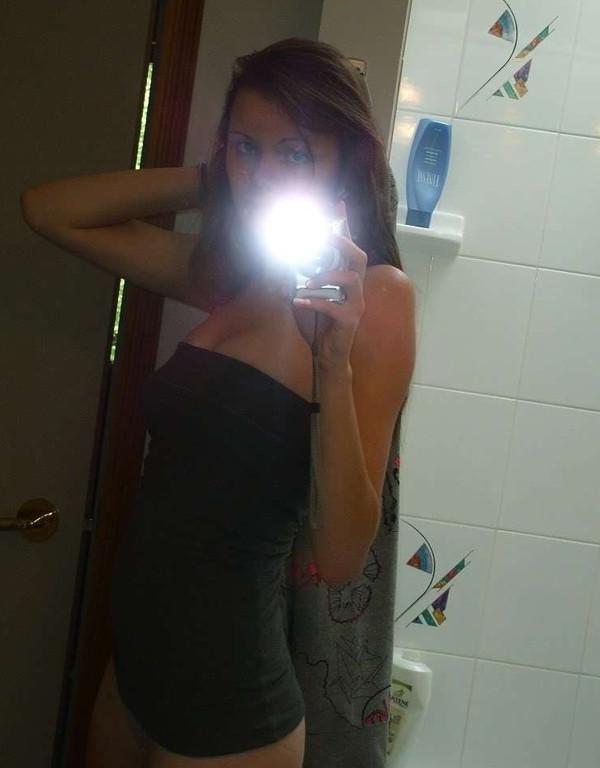 15P Photo set of busty self-shooting babes