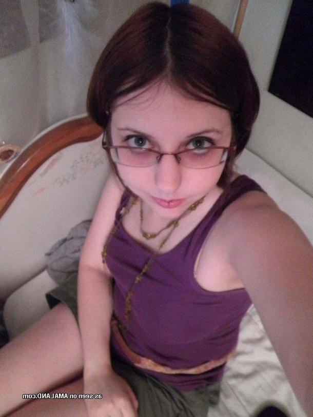 15P Photo set of busty self-shooting babes