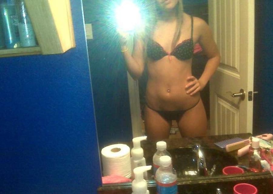 15P Photo set of busty self-shooting babes