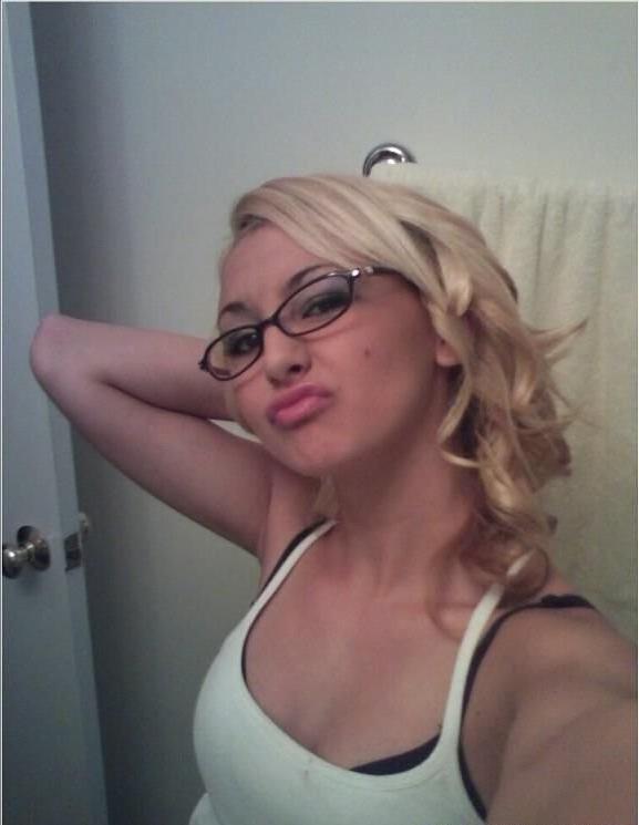 15P Babes posing and shooting