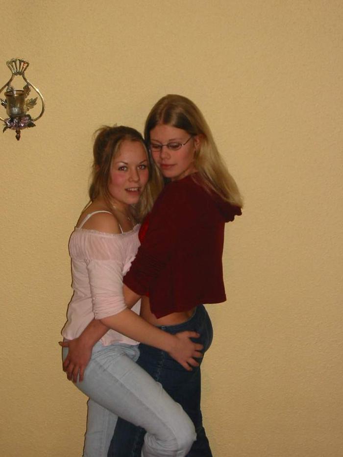 16P Hot MILFs in various poses