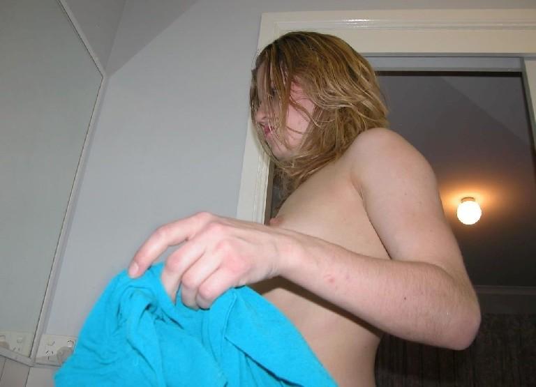 16P Cock-hungry sluts eating cum