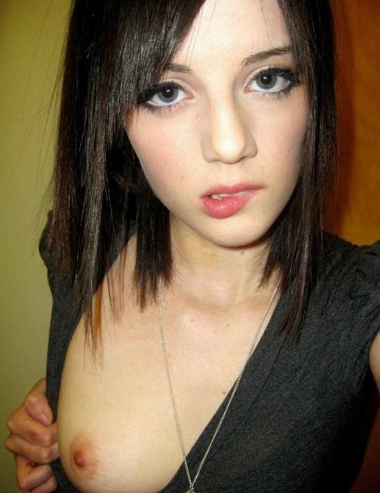 15P Emo blonde babe sucks and pose