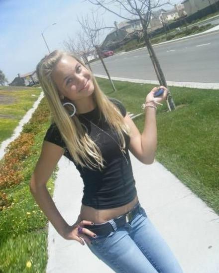 16P Beautiful babes naked in Photobucket pics