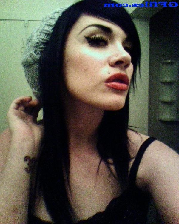 16P Emo exgf pics only her bf was supposed to see