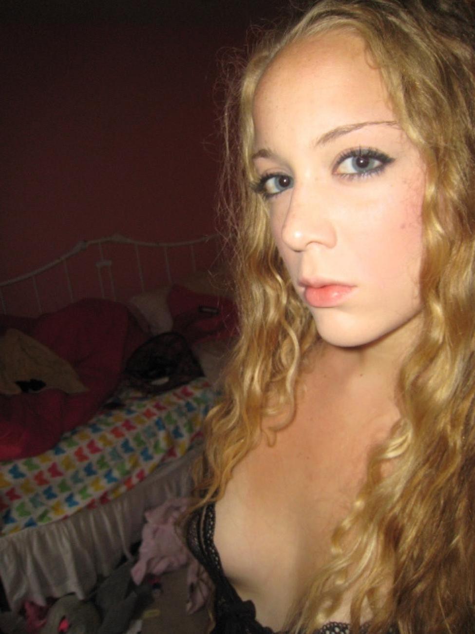 15P Different naughty poses from a blonde hot MILF