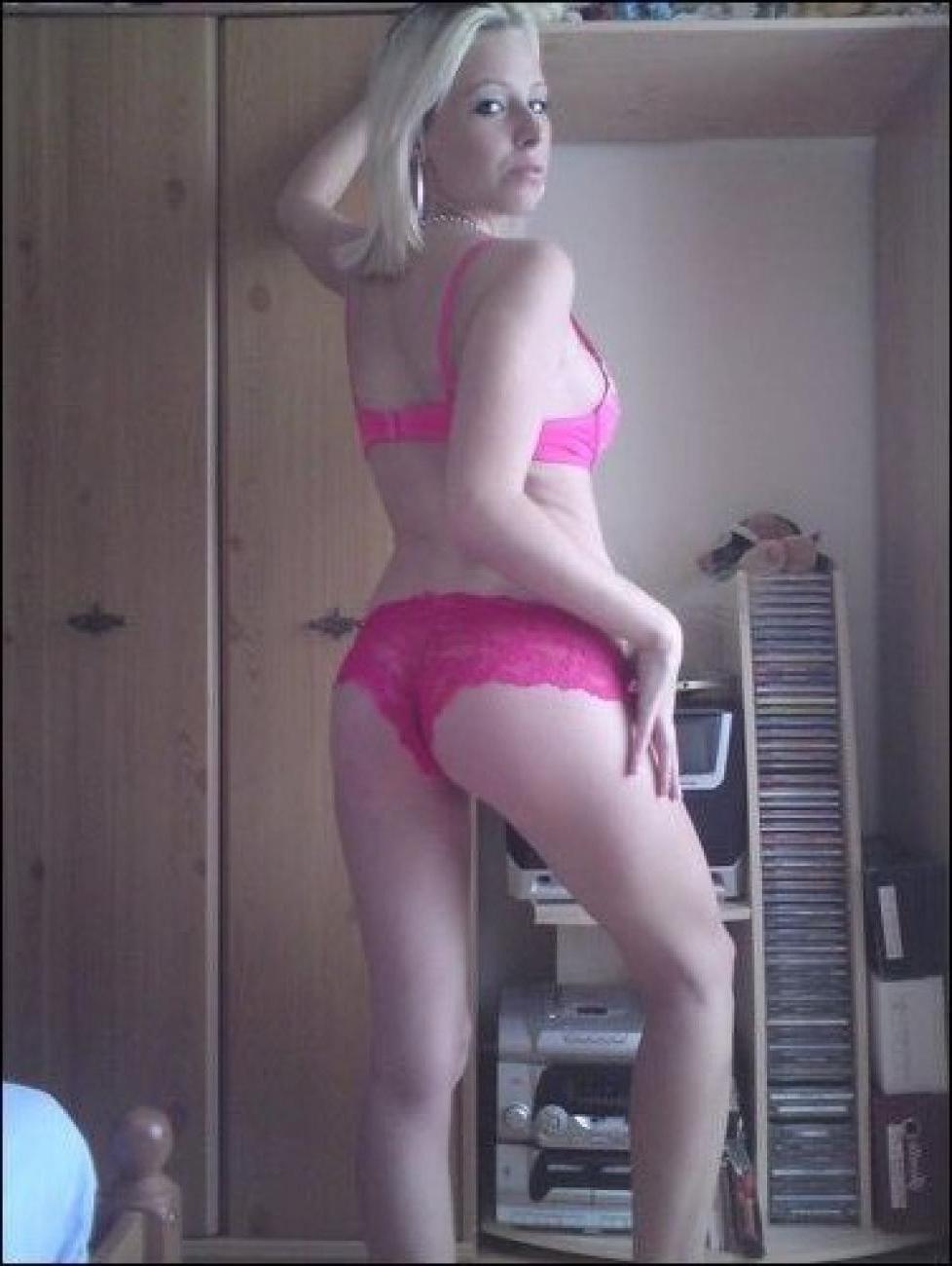 9P A hot housewife displays her sexy body in her lingerie