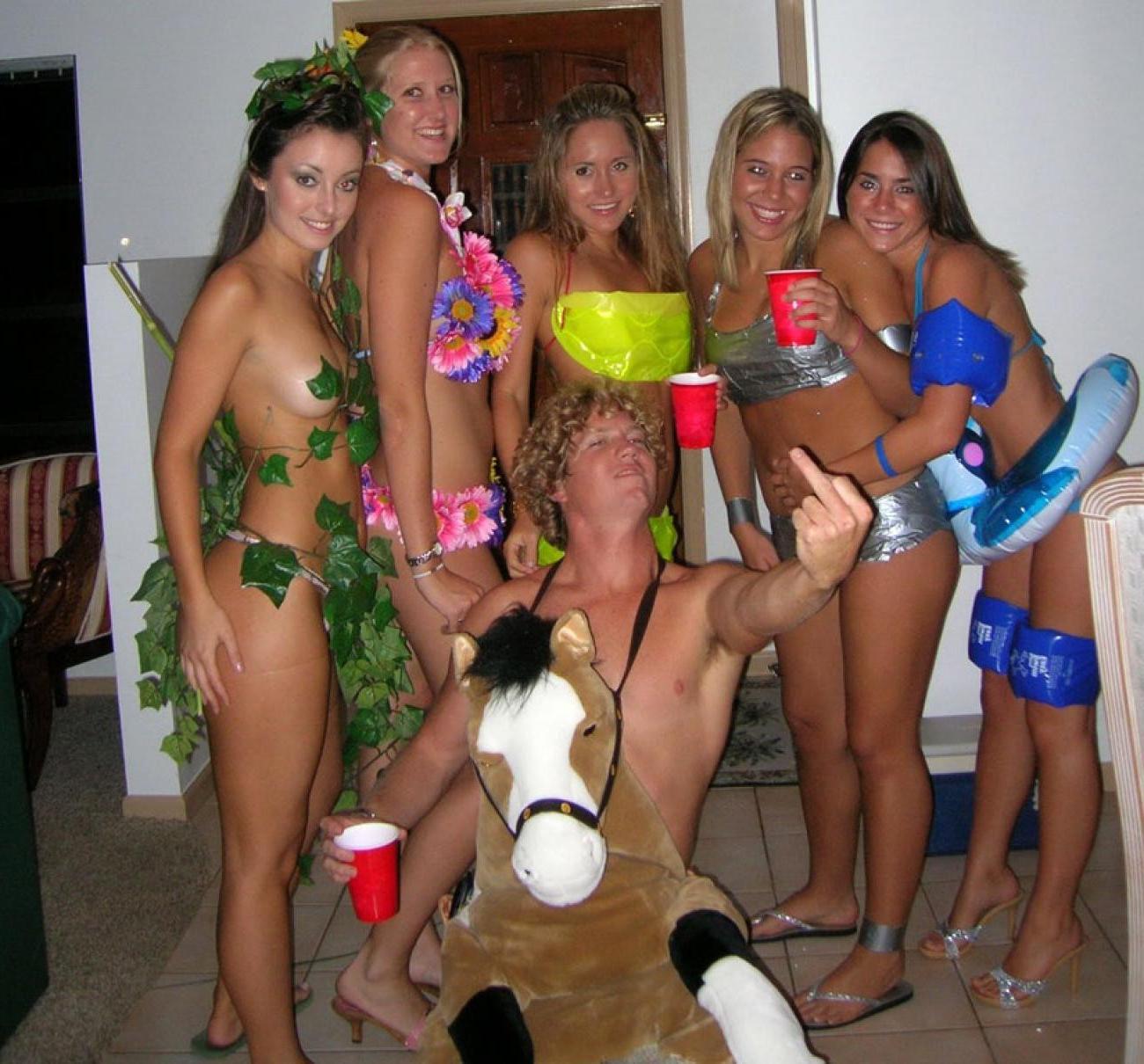 15P Sexy pics of wasted chicks flashing in parties