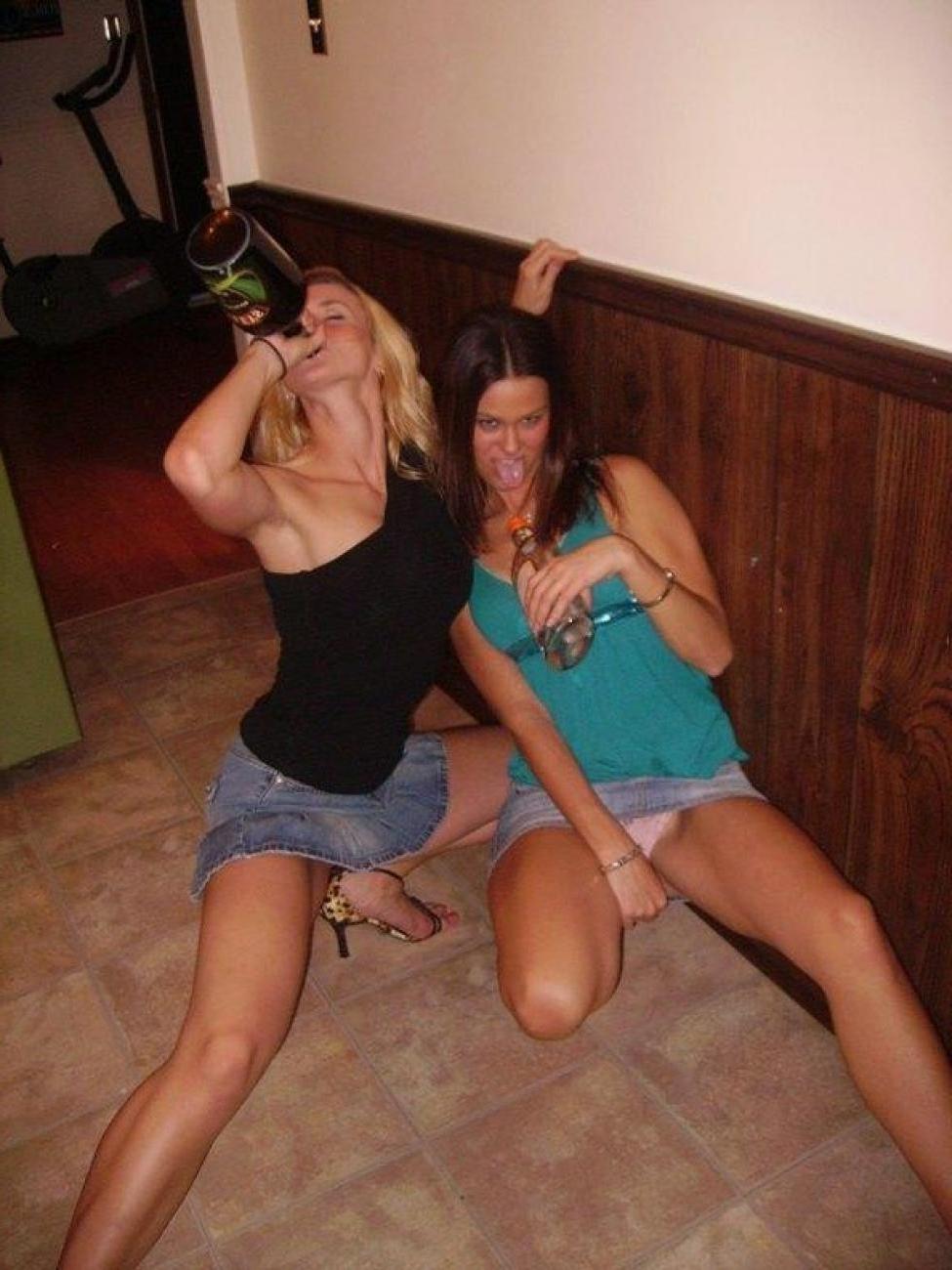 15P Random pics of chicks having fun in naughty parties